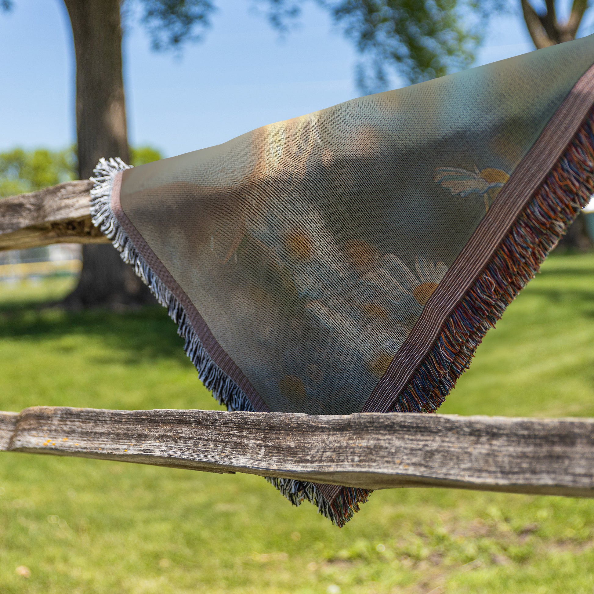 Little Girl Praying in a Field of Blooming Daisies  Heartwarming Christian Woven Throw Blanket for Faithful Devotion Spiritual Reflection and Tranquil Home Decor Inspiration - Awakening Righteousness